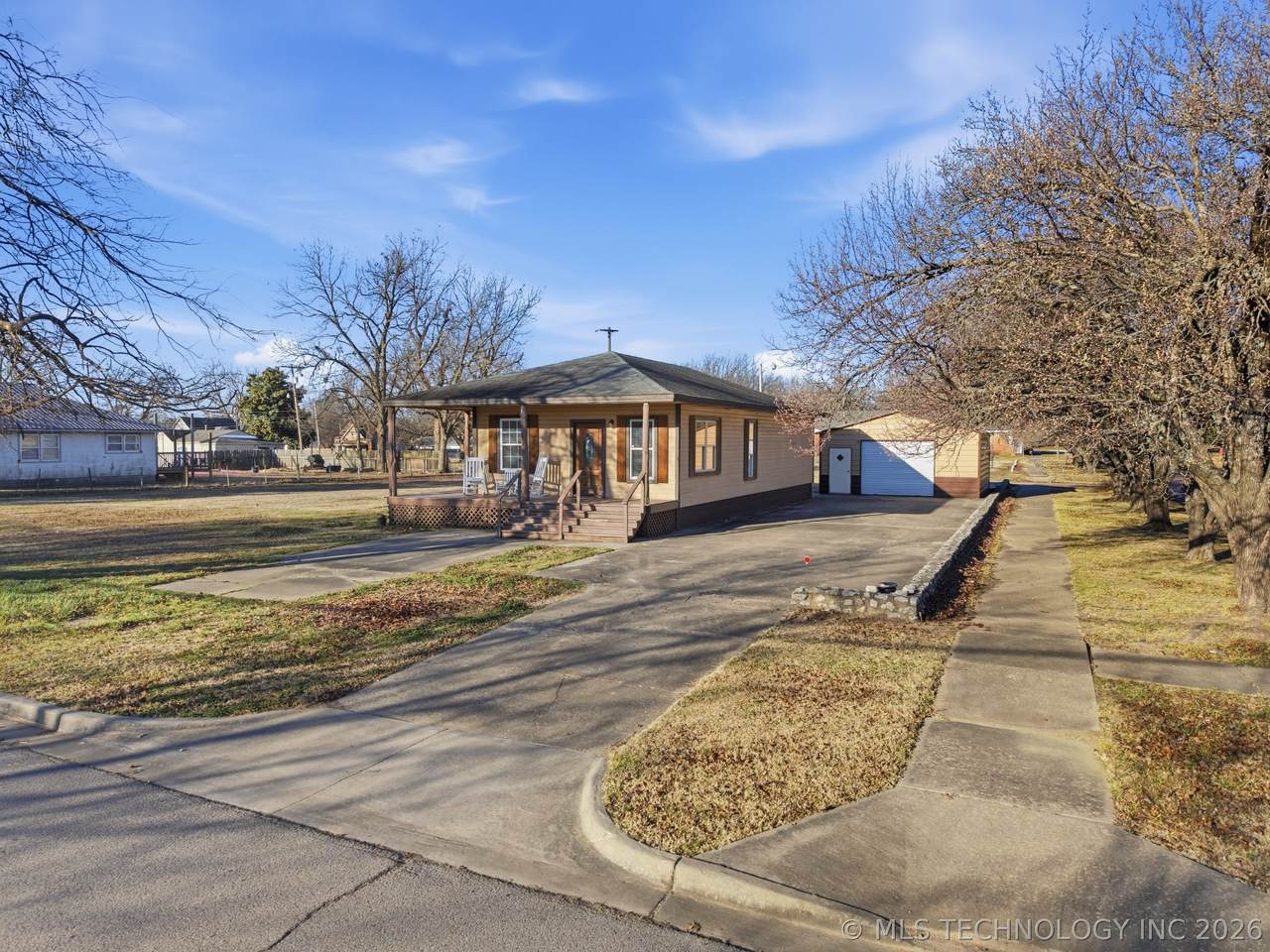 201 Choctaw Avenue - Photo 1