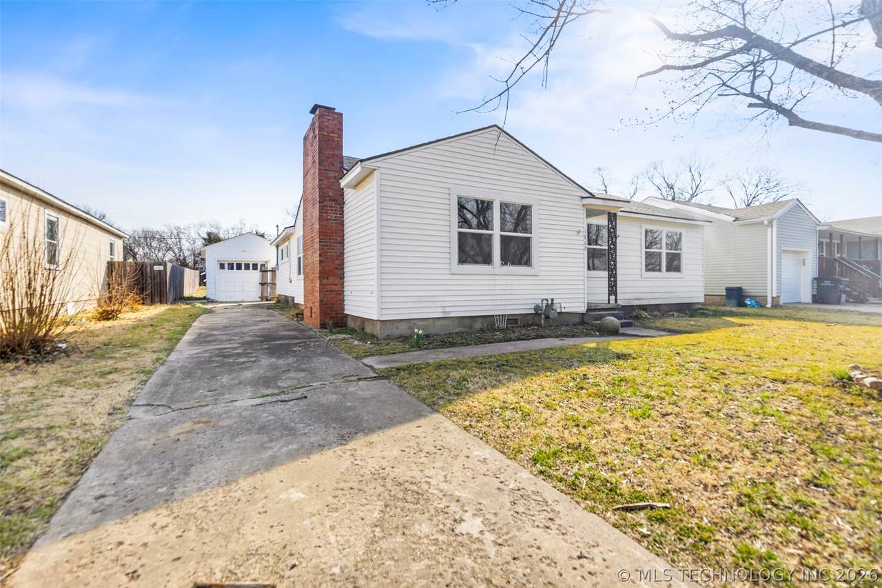 1860 Armstrong Avenue - Photo 1