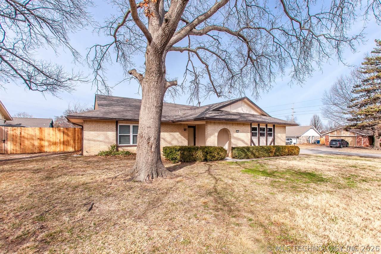7127 80th Street - Photo 1