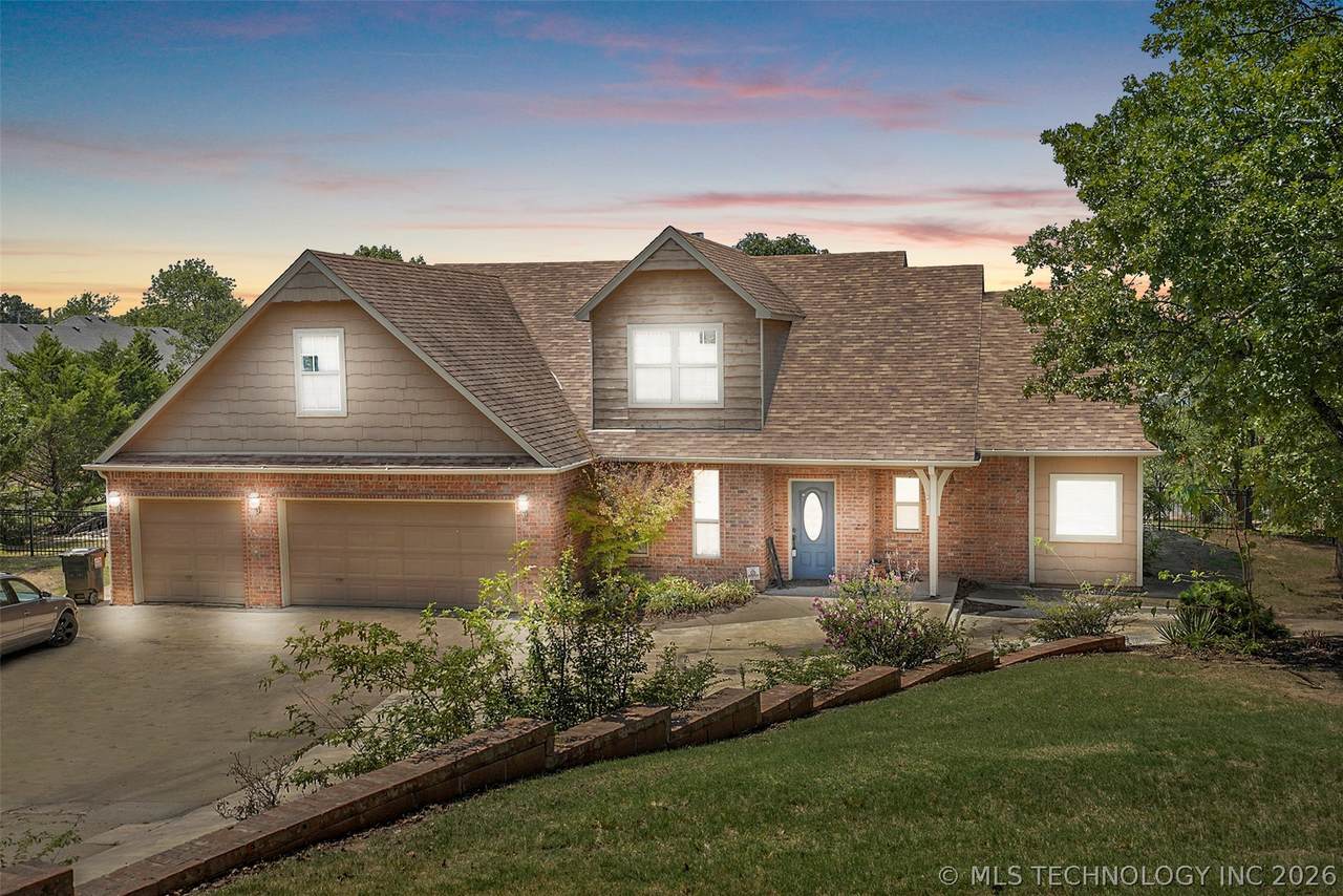 1474 271 West Avenue - Photo 1