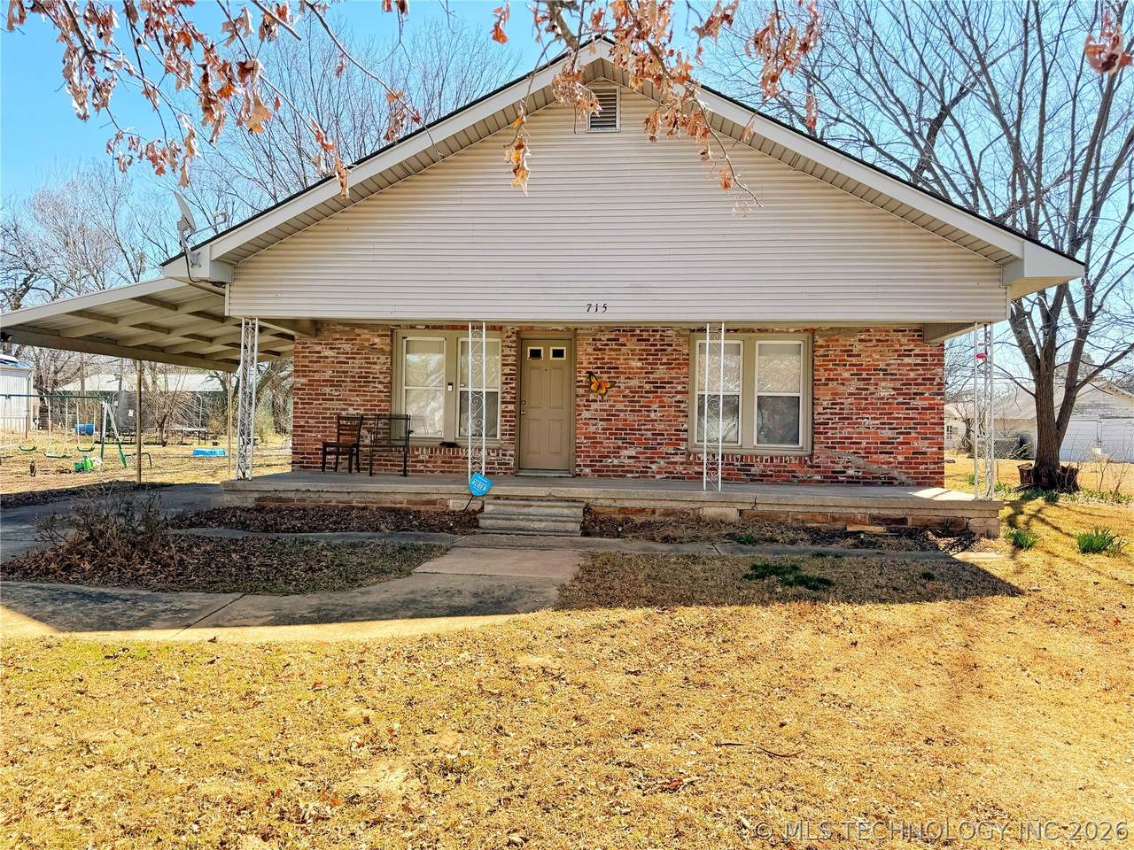 715 Burgess - Photo 1