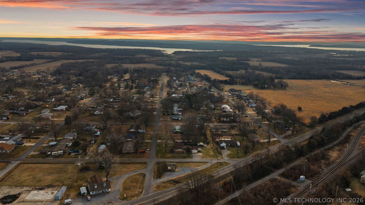 1401 Mcquarrie Avenue - Photo 1