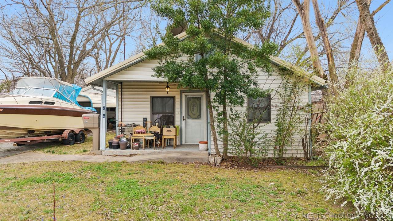 404 Maple - Photo 1