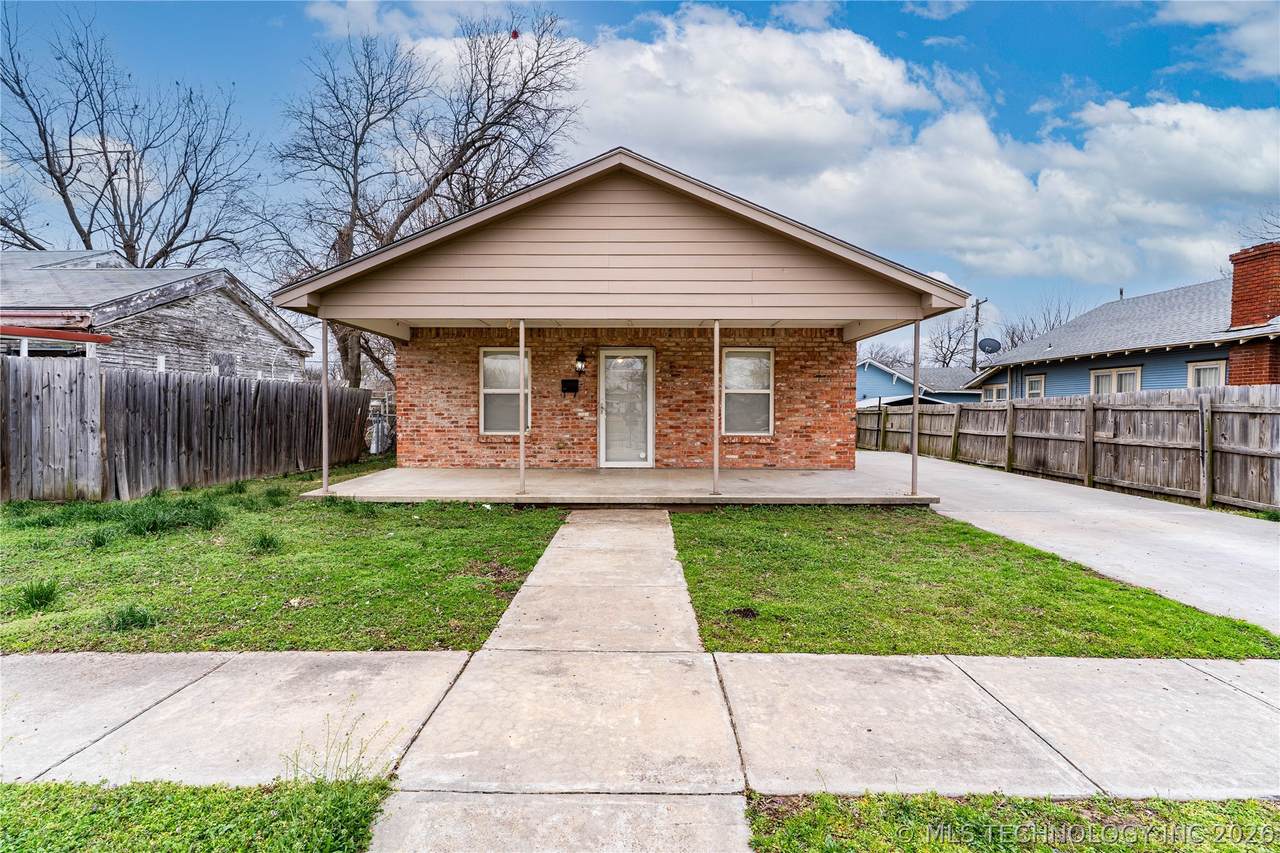 915 Oak Street - Photo 1