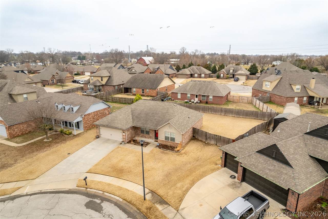 20676 34th Street - Photo 1