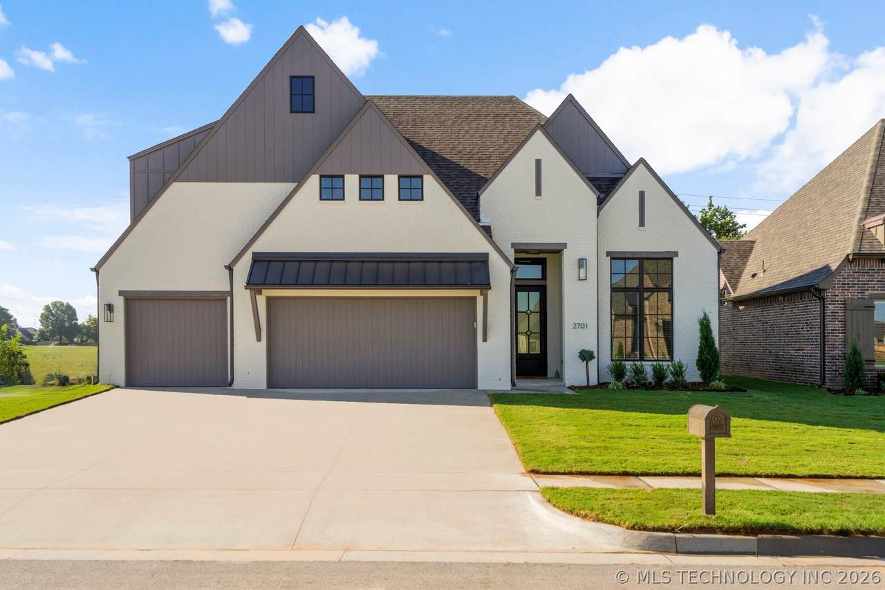 2701 Twin Oaks Street - Photo 1