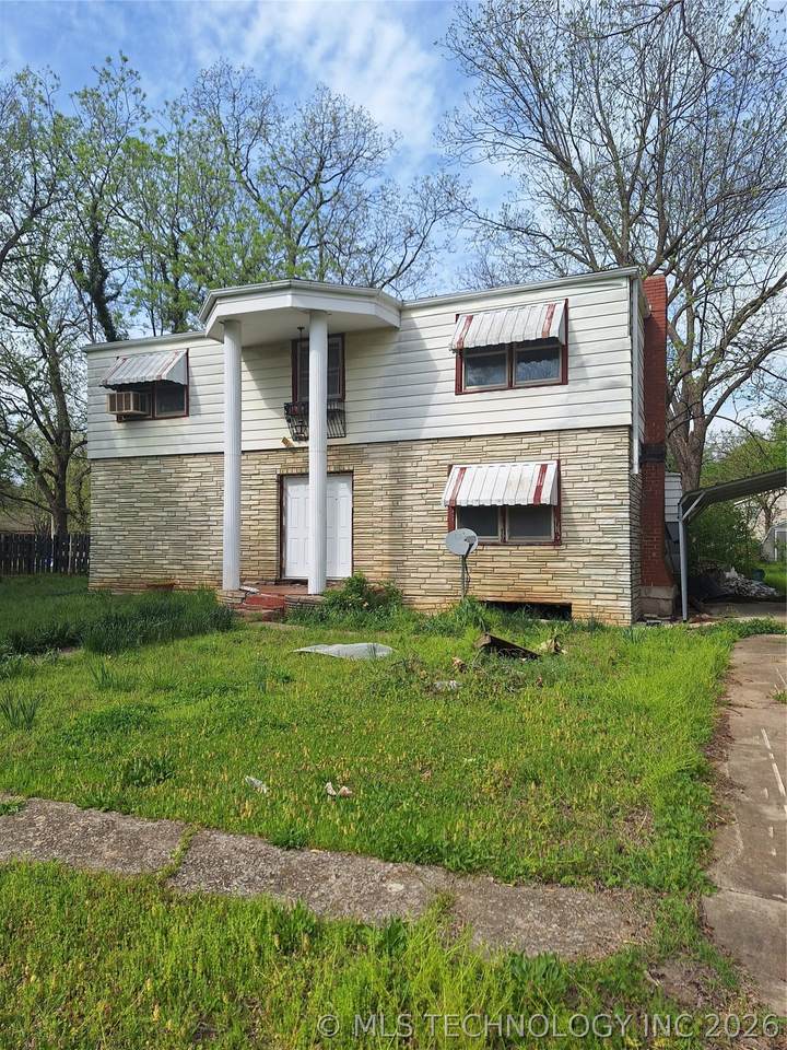425 8TH Street - Photo 1