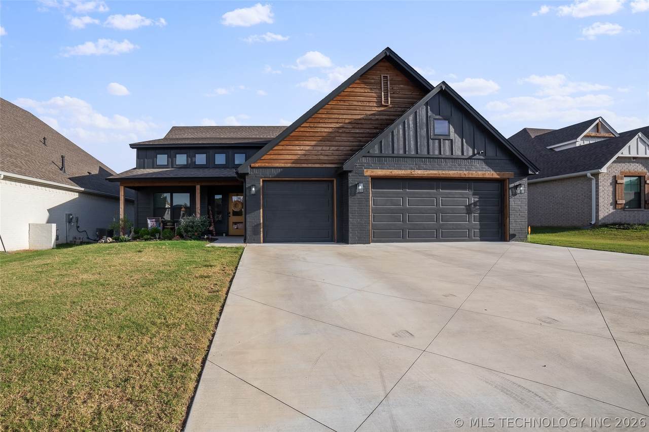 3035 Dogwood Drive - Photo 1