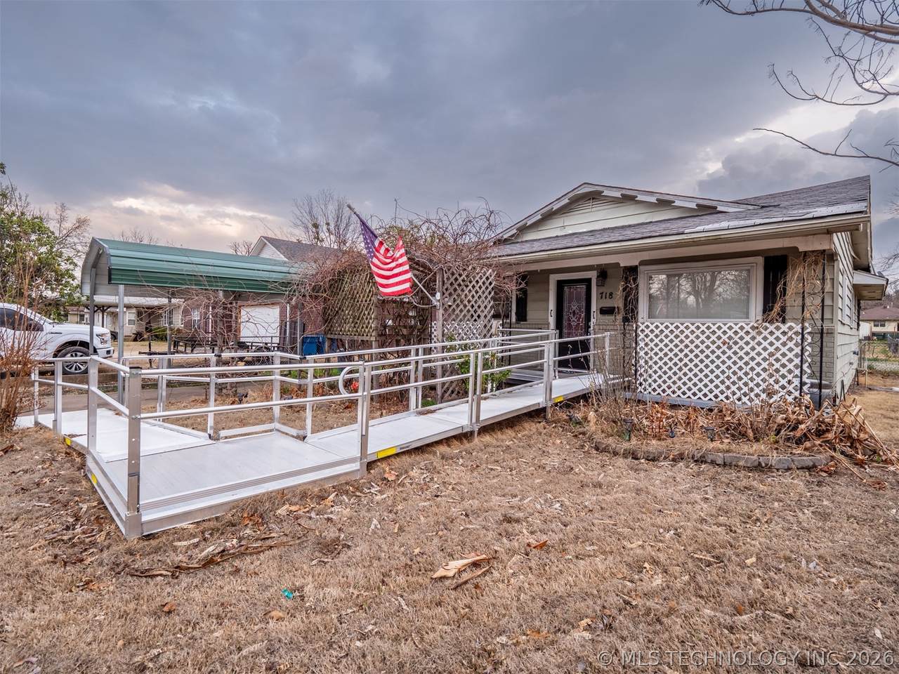 718 12th - Photo 1