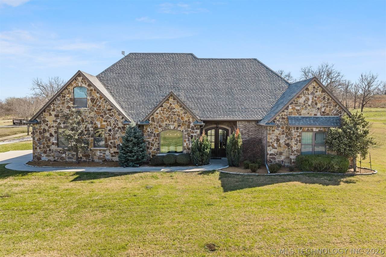 1451 Gateway Road - Photo 1