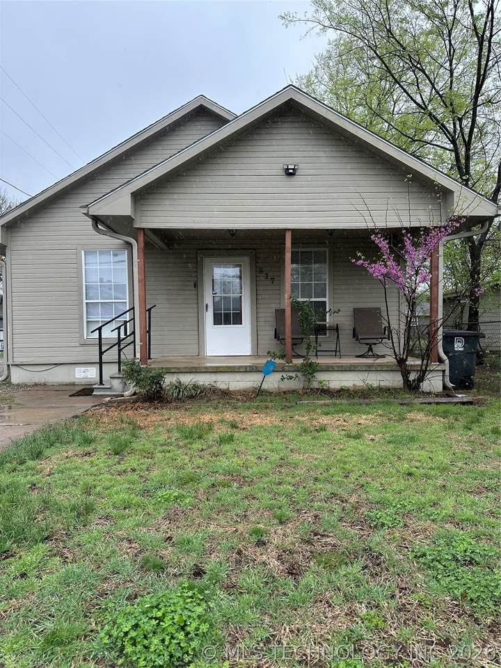 817 Cedar - Photo 1