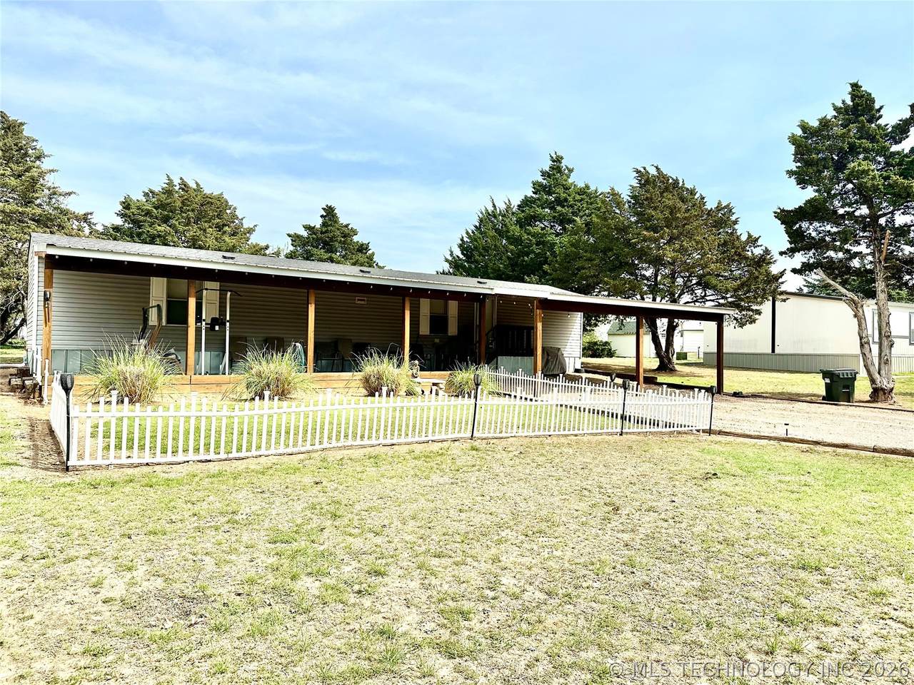 506 Northwest Drive - Photo 1