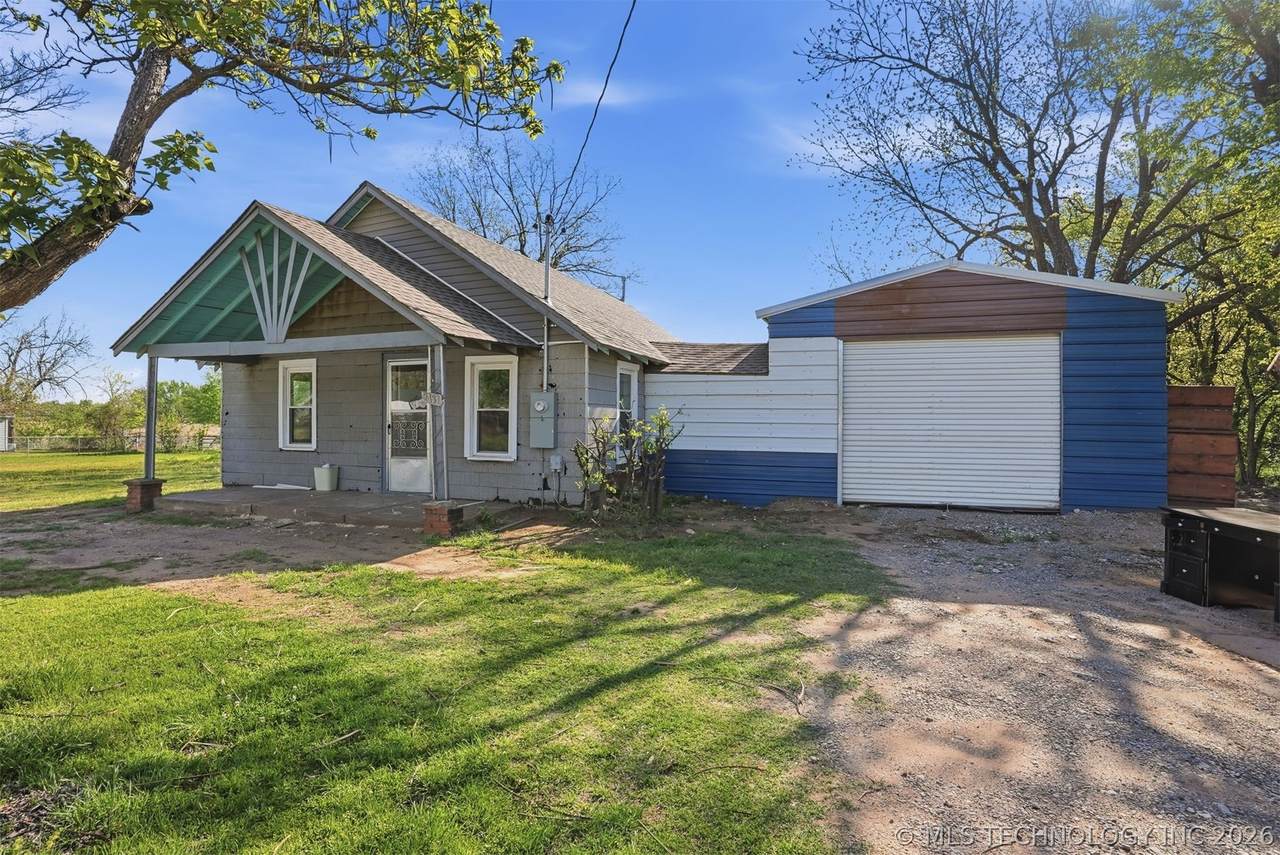 2131 Edgewood Circle - Photo 1