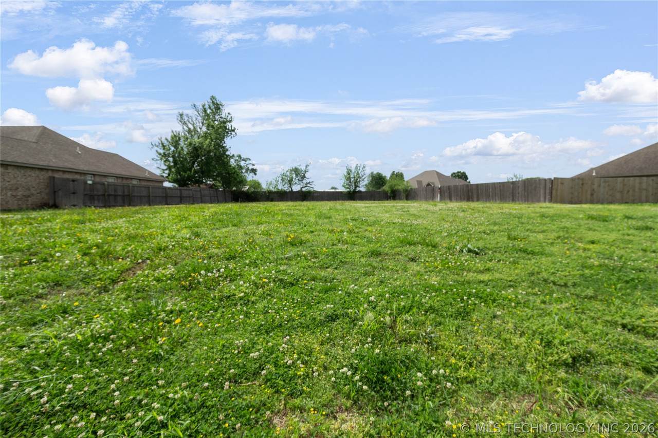 11202 122nd Court North - Photo 1