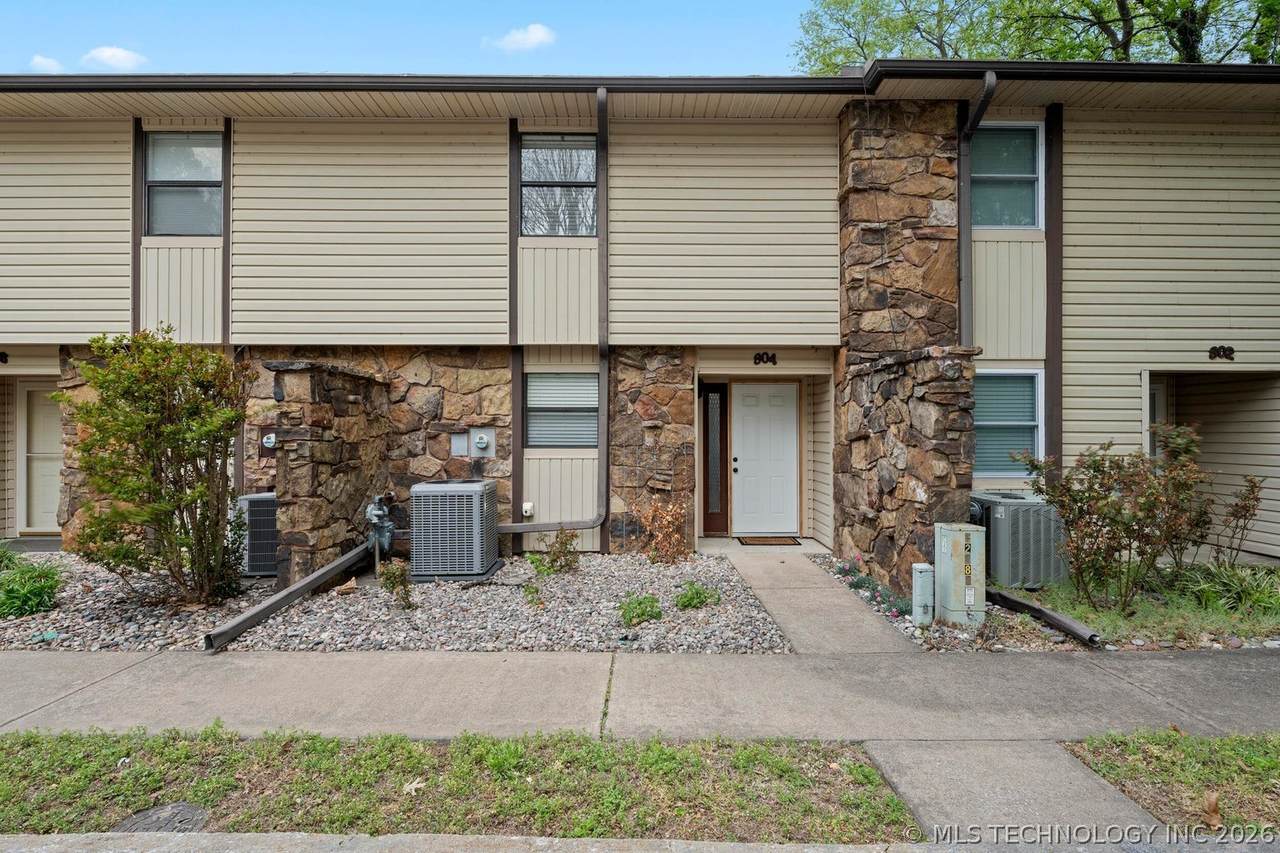 804 46th Street - Photo 1