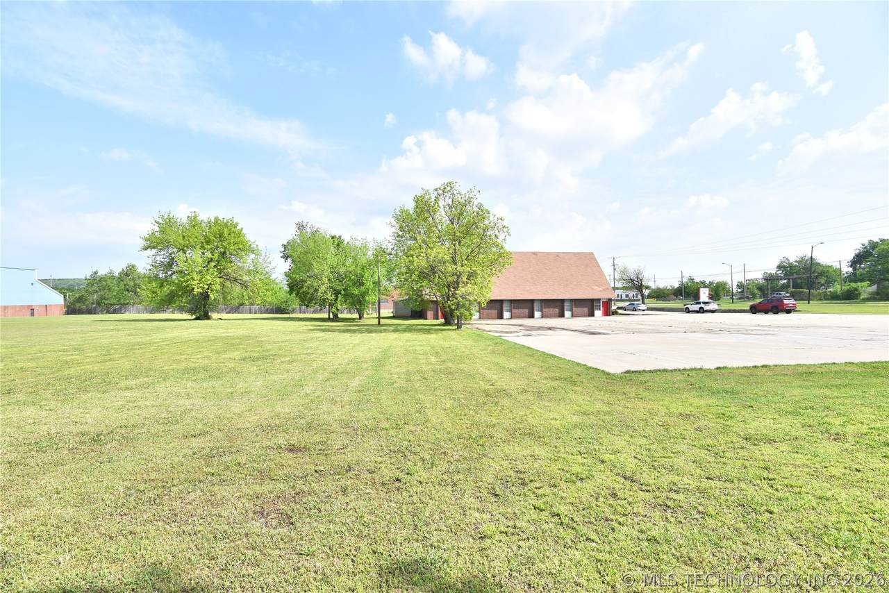 5460 Peoria Avenue - Photo 1