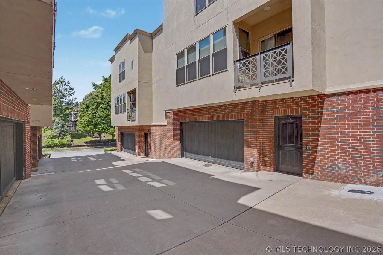 1411 St Louis Avenue - Photo 1