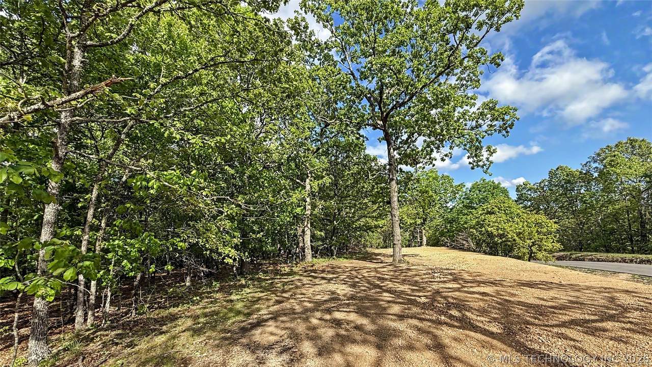 312 Crossroads Drive - Photo 1