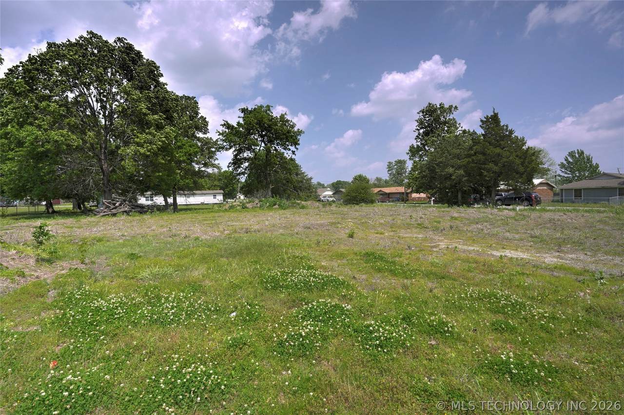 809 5th Street - Photo 1