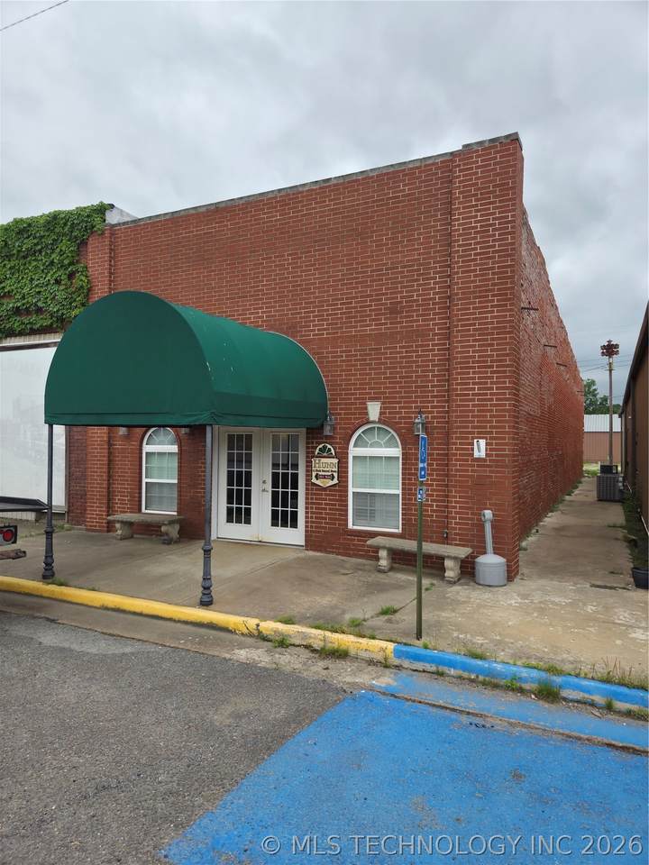 1015 Main - Photo 1