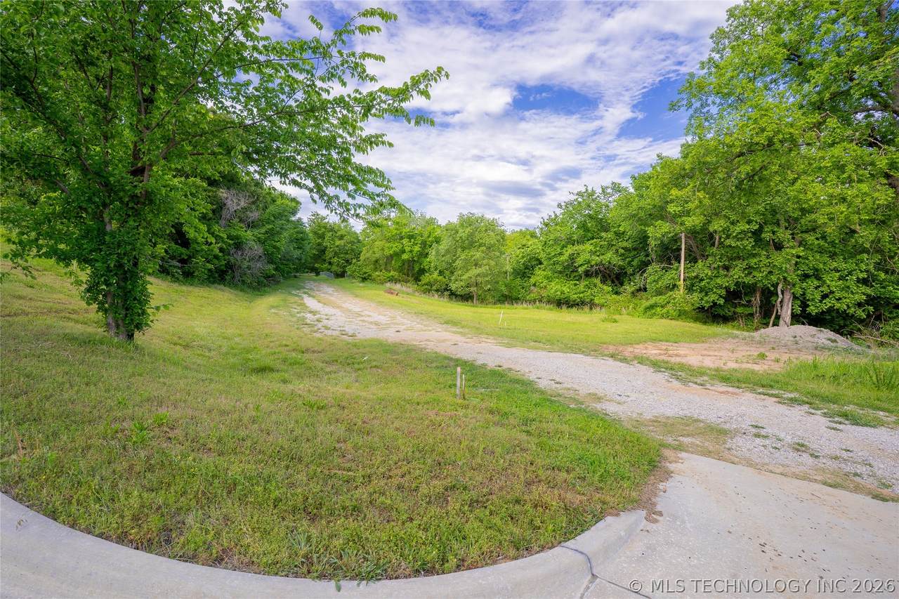 521 Hickory Street - Photo 1