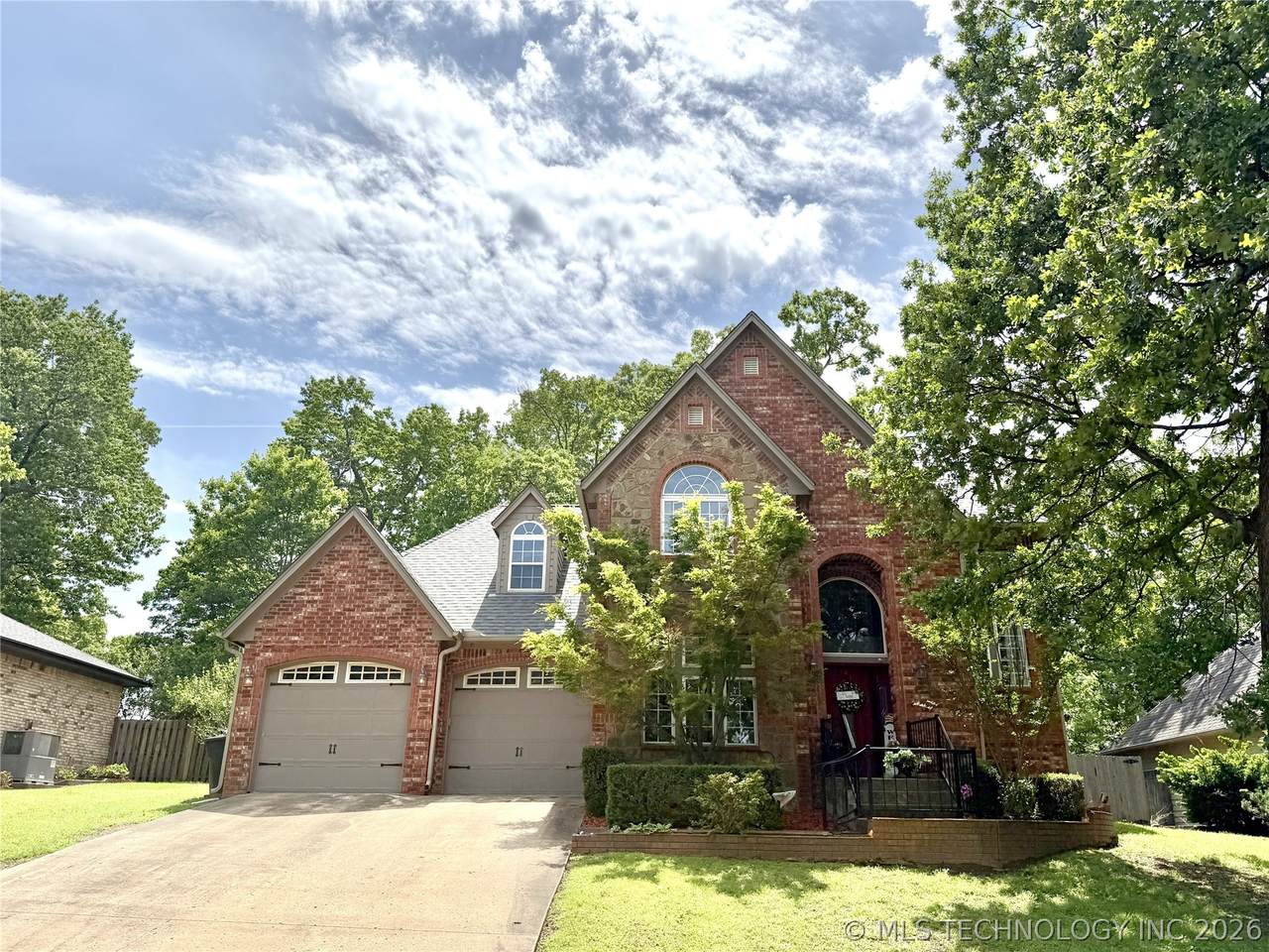 306 Hickory Drive - Photo 1