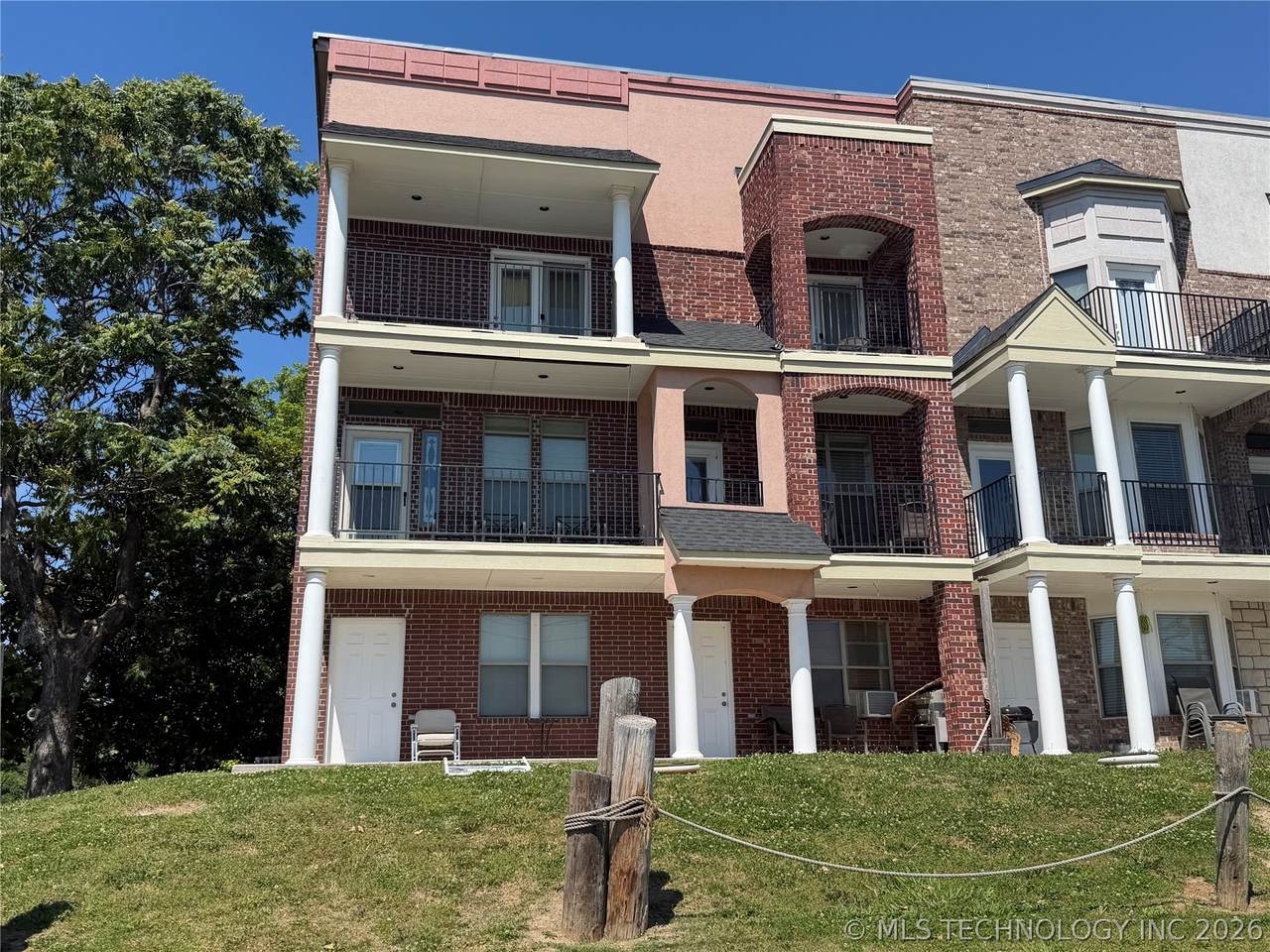 336 Lakeshore - Photo 1