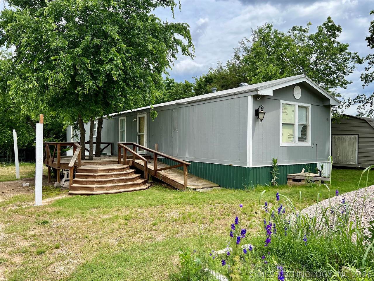 9998 Ray Avenue - Photo 1