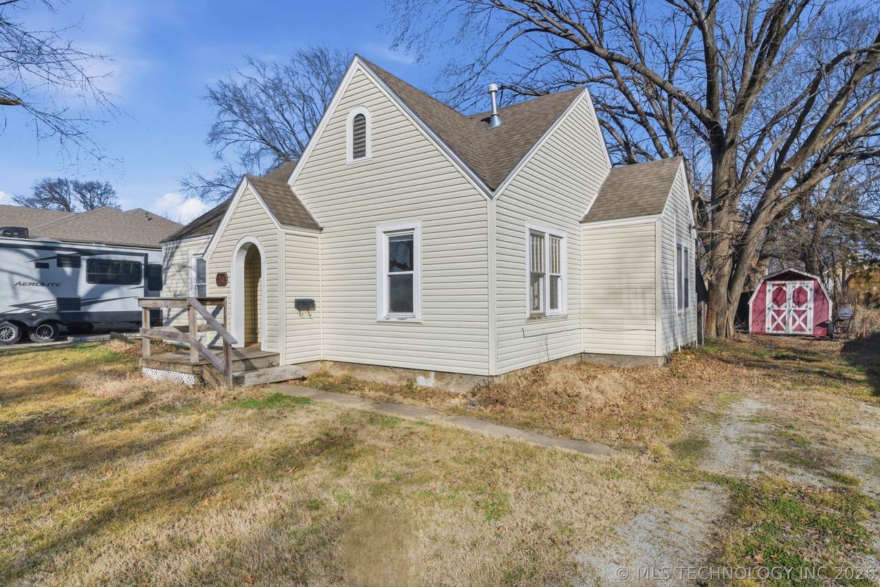 1910 Johnstone Avenue - Photo 1