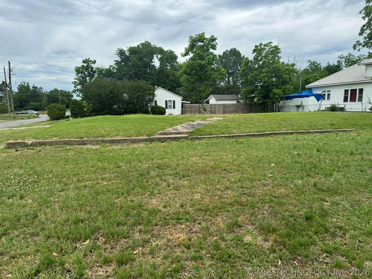 301 Jackson Avenue - Photo 1