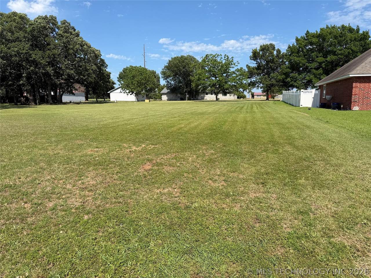 1634 Brentwood - Photo 1