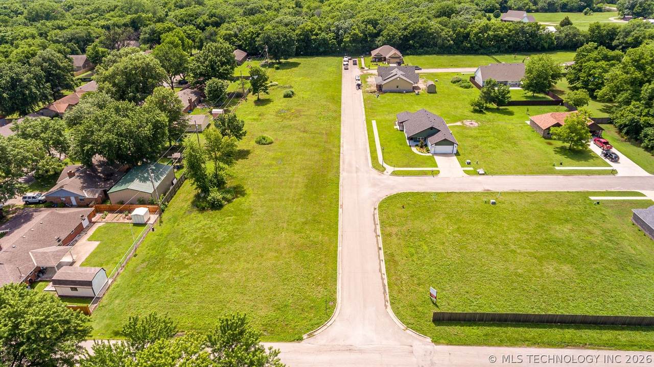 408 7th Street - Photo 1