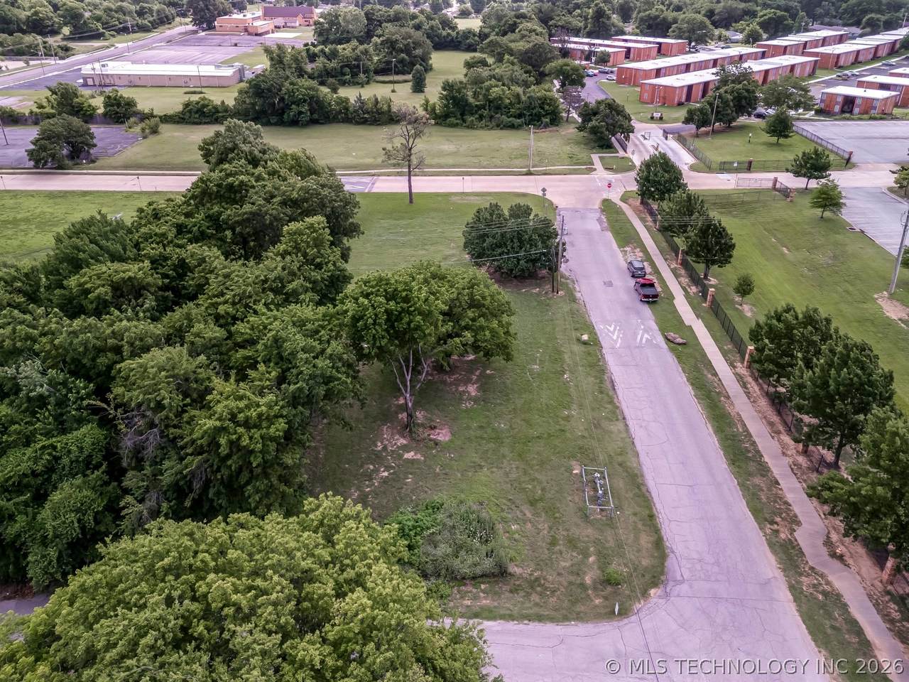  St Louis Avenue - Photo 1