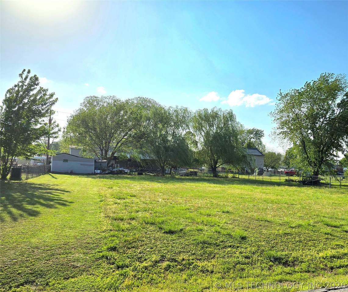 17470 92nd East Avenue - Photo 1