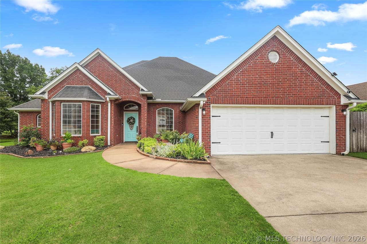 828 Sunset Court - Photo 1