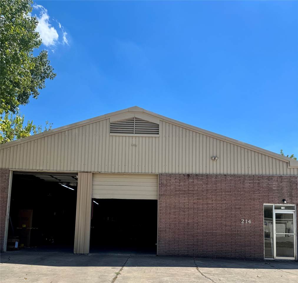 214 Moore - Photo 1