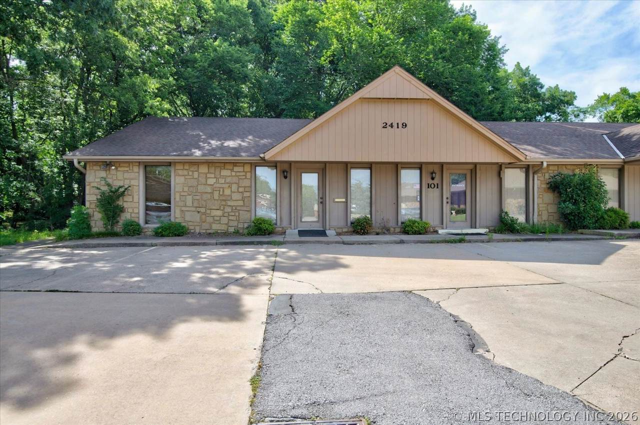 2419 Nowata - Photo 1