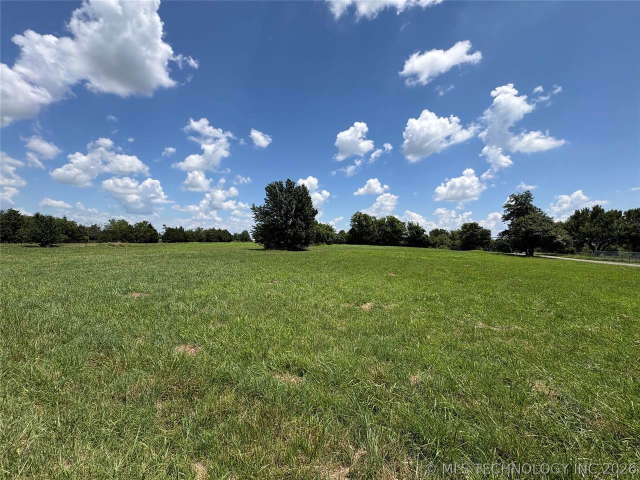 9011 Hudson Avenue - Photo 1