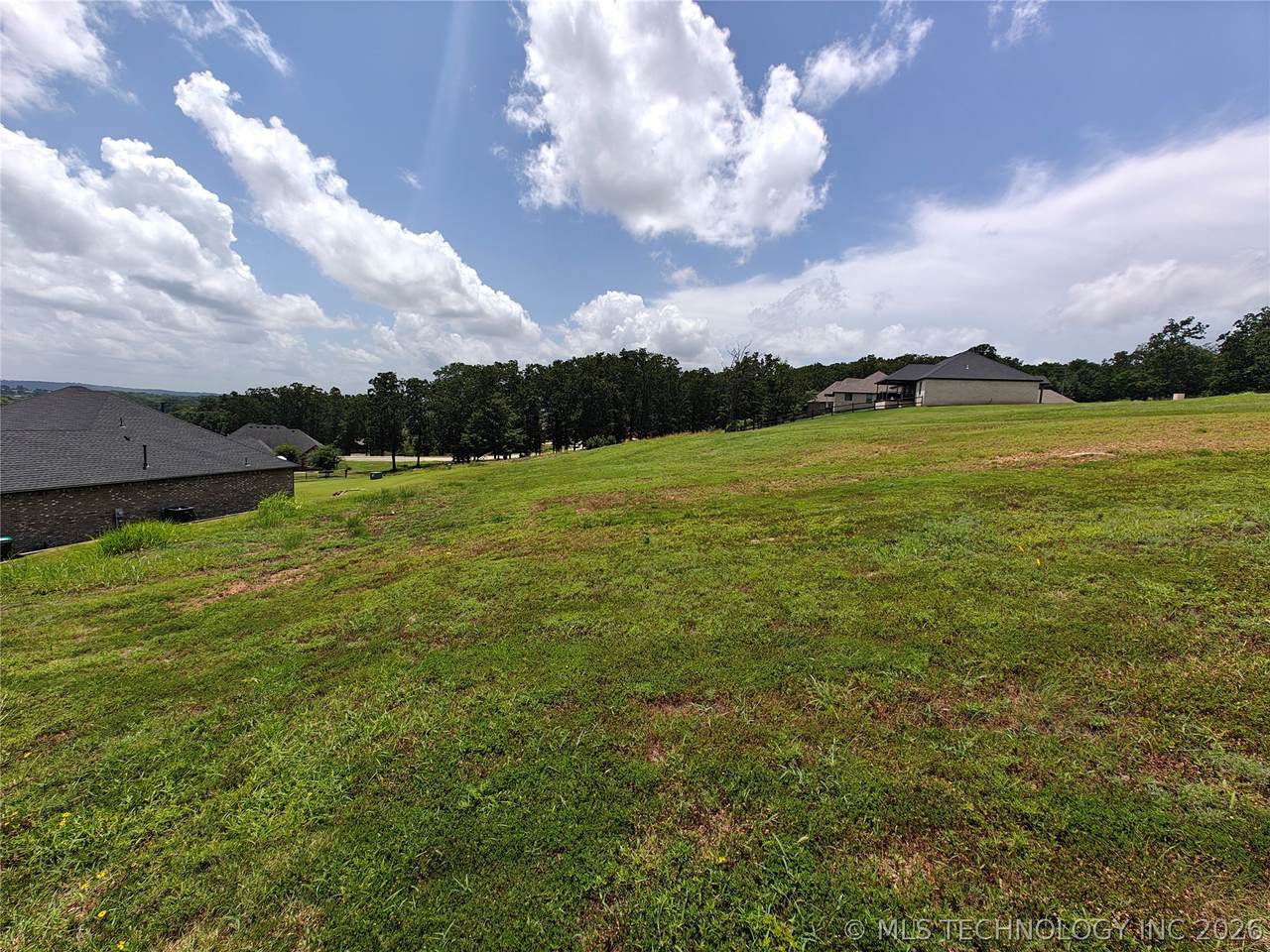 550 Woodlands Drive - Photo 1