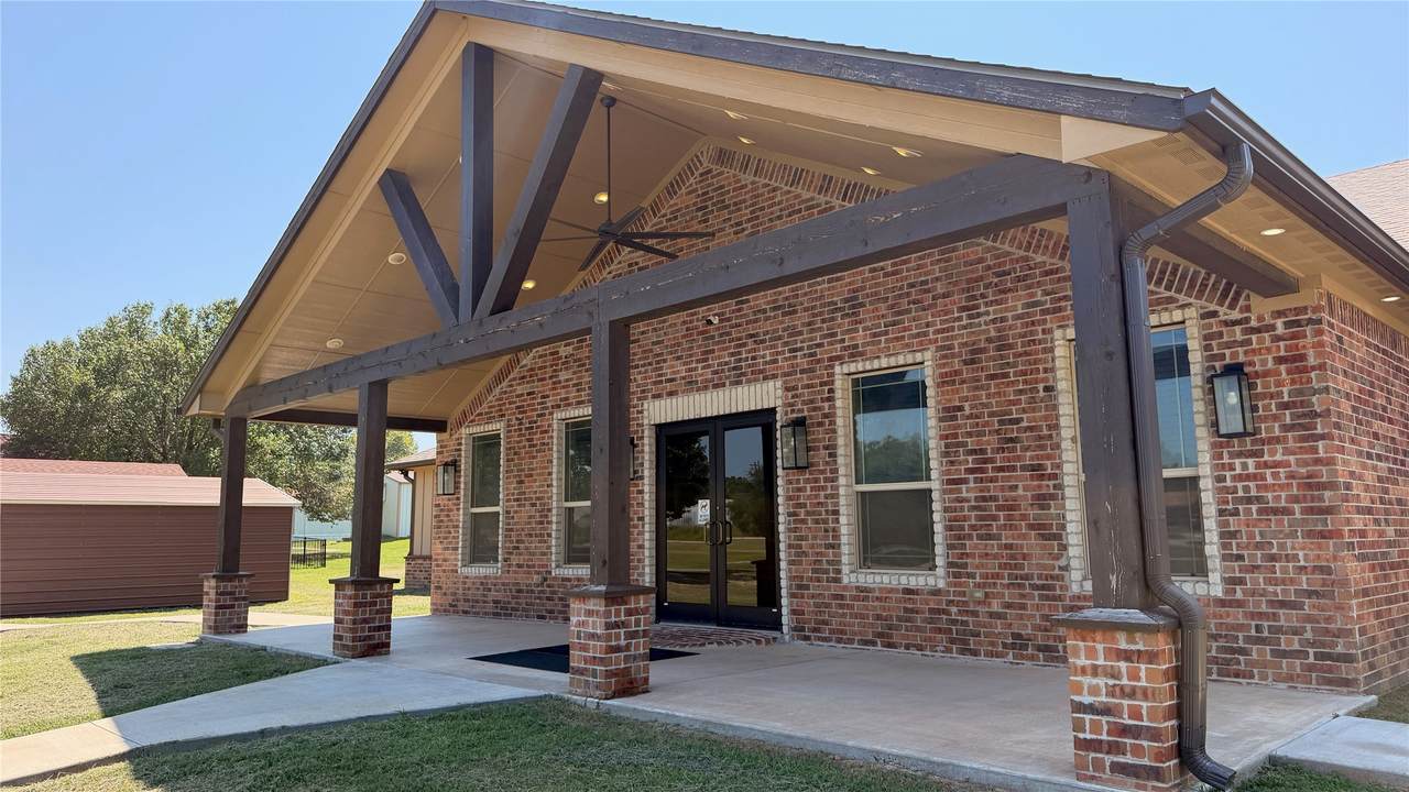 625 Main - Photo 1