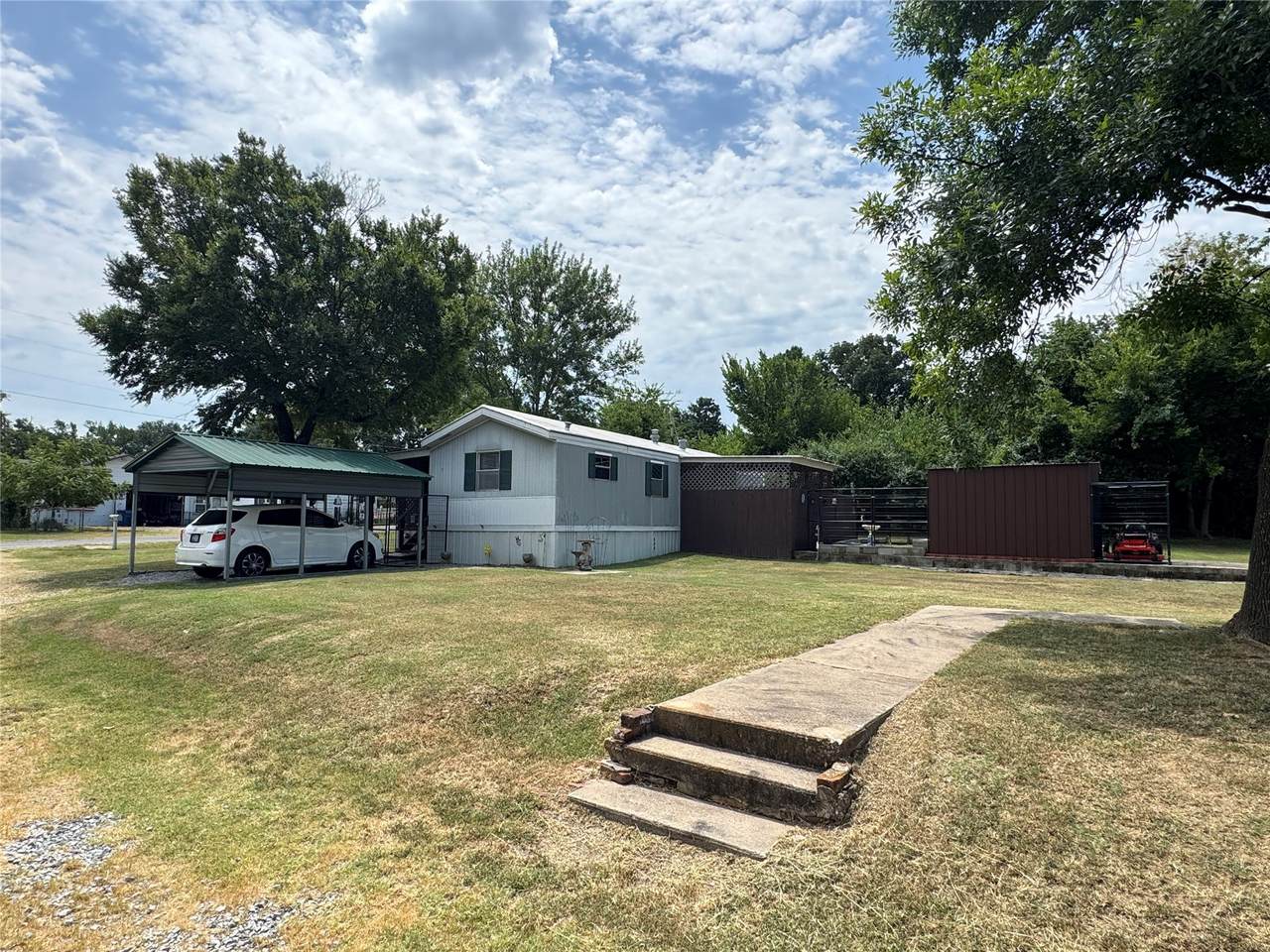 817 8th - Photo 1