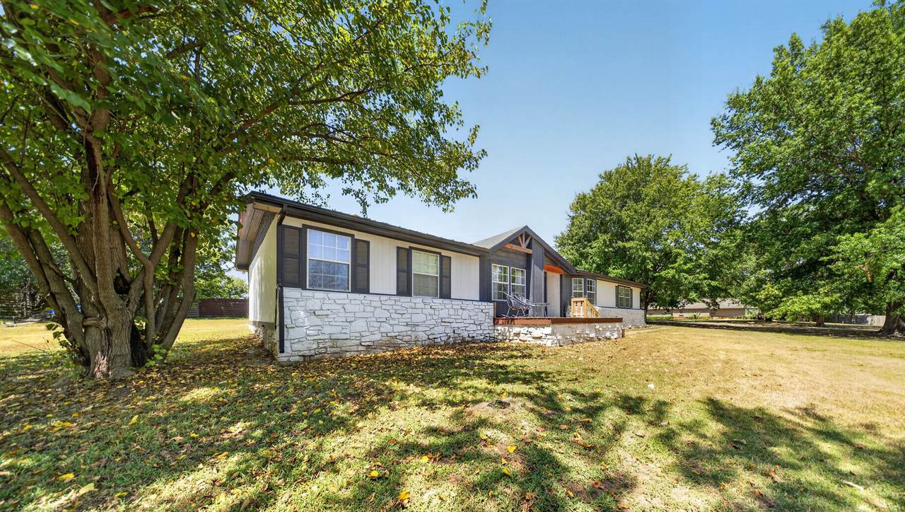 11010 250th East Avenue - Photo 1