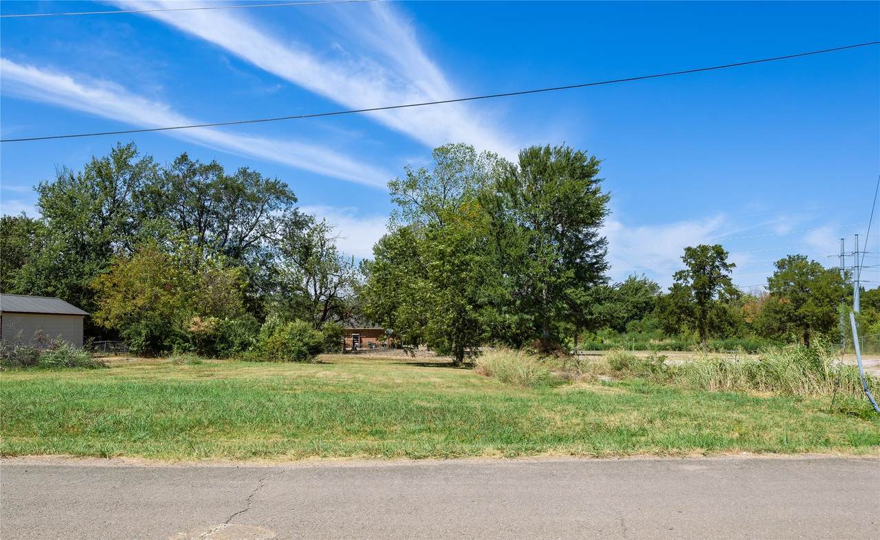 807 2nd Street - Photo 1