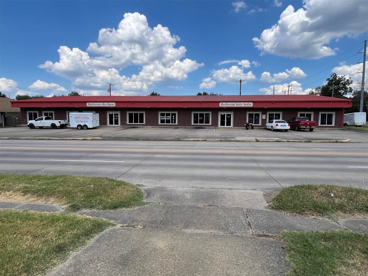 815 Wyandotte - Photo 1