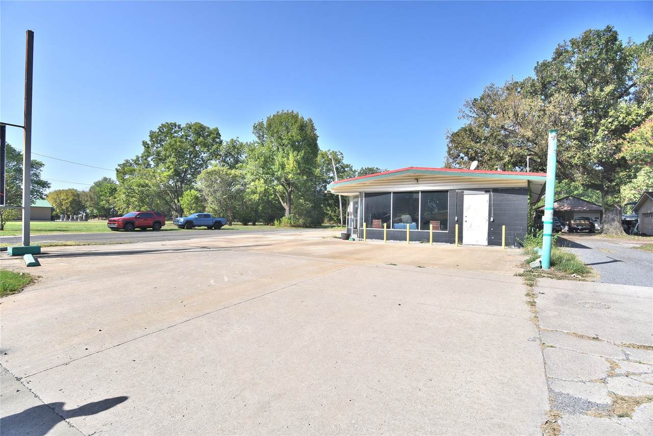 1110 Mcquarrie Avenue - Photo 1