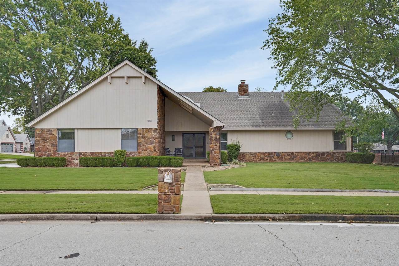 8401 Fairway Place - Photo 1