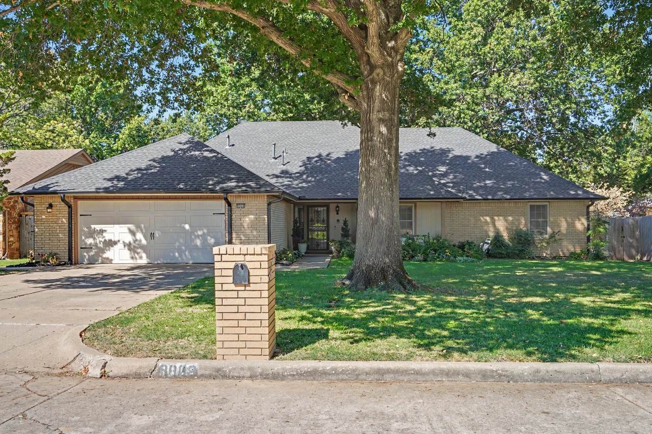 8008 Lakewood Avenue - Photo 1