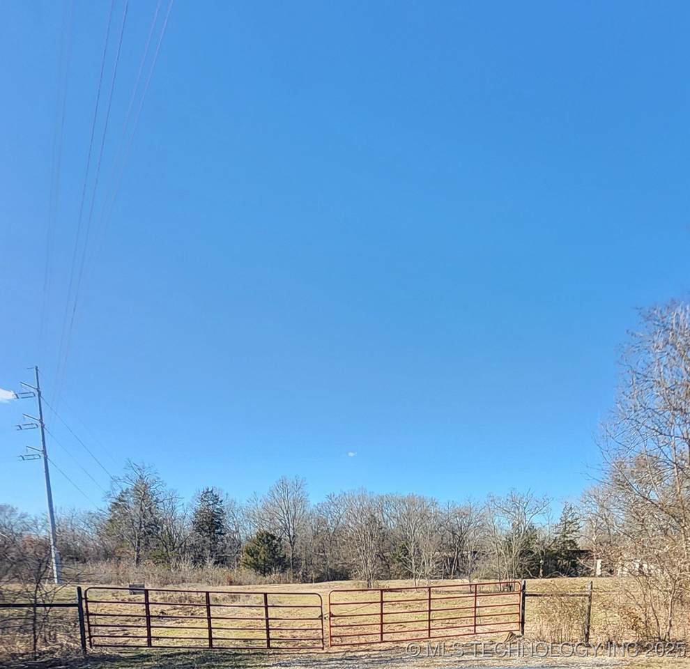 1517 Cemetery - Photo 1