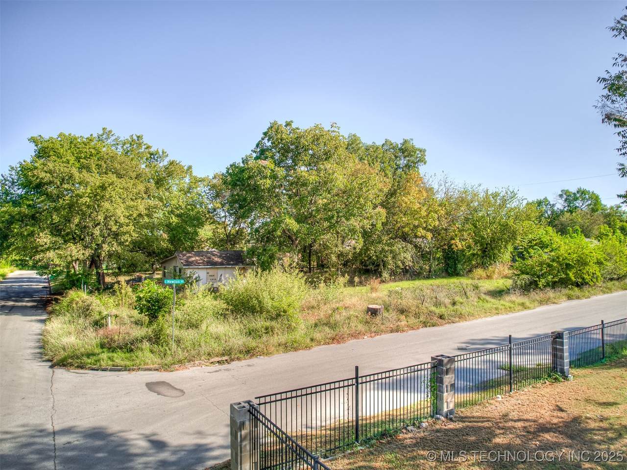 1327 Rockford Avenue - Photo 1