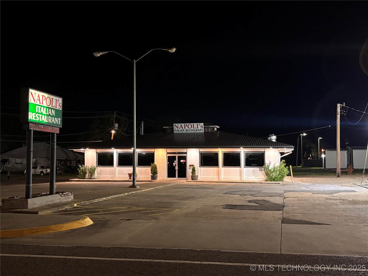 4 Commerce - Photo 1